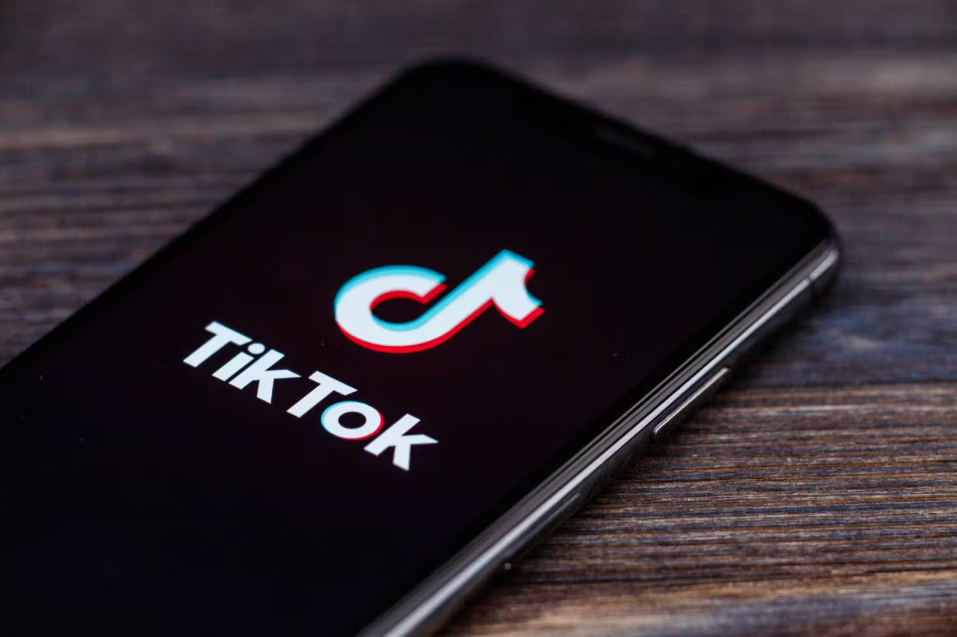 menghapus repost di TikTok